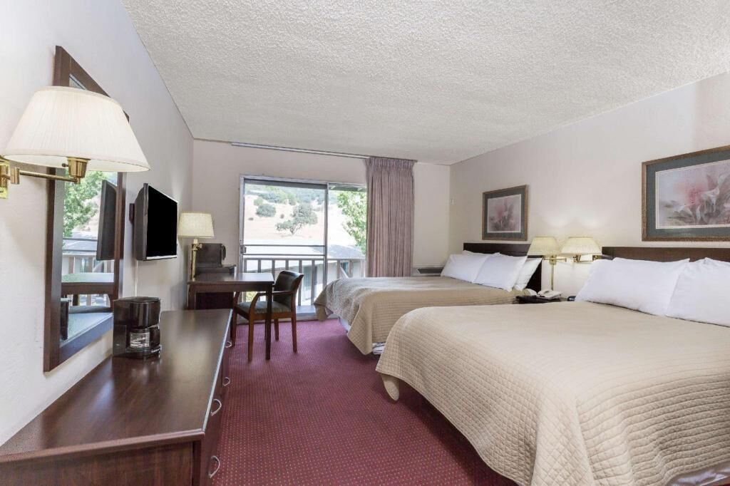 Down comforters, in-room safe, desk, laptop workspace