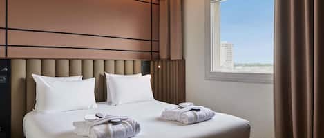 Privilege, Room, 1 Double Bed | In-room safe, desk, blackout drapes, soundproofing