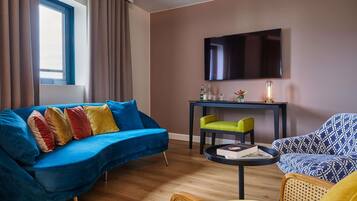 In-room safe, desk, blackout drapes, soundproofing