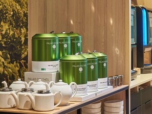 Se ofrece un desayuno bufé (20.5 EUR por persona)