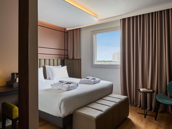 Privilege, Room, 1 Double Bed | In-room safe, desk, blackout drapes, soundproofing - Mercure Paris Nanterre (Nanterre)