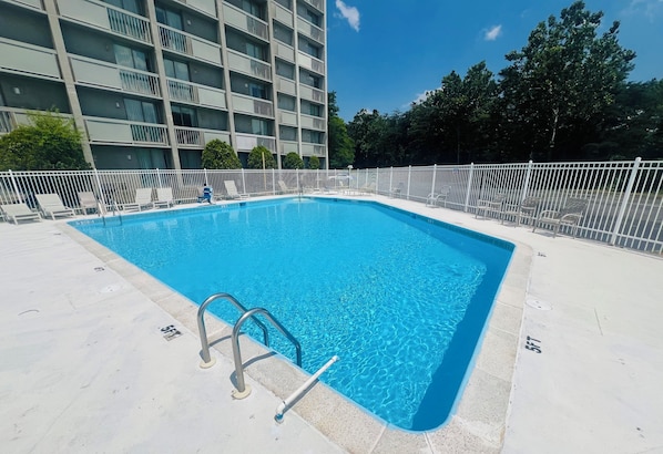 Piscine extérieure (ouverte en saison)