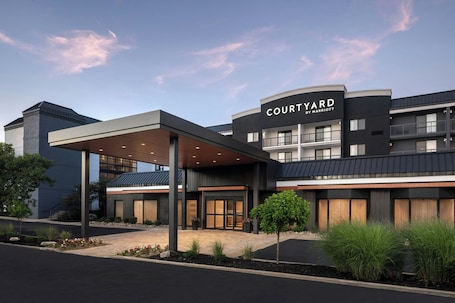 Exterior. Courtyard by Marriott Cleveland Beachwood