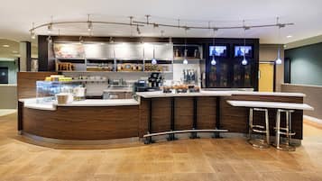 Frukost att ta med varje dag (USD 15.00 per person)