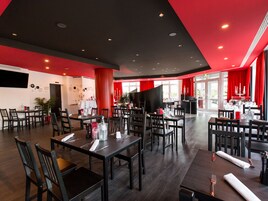 Daily buffet breakfast (EUR 19.90 per person)