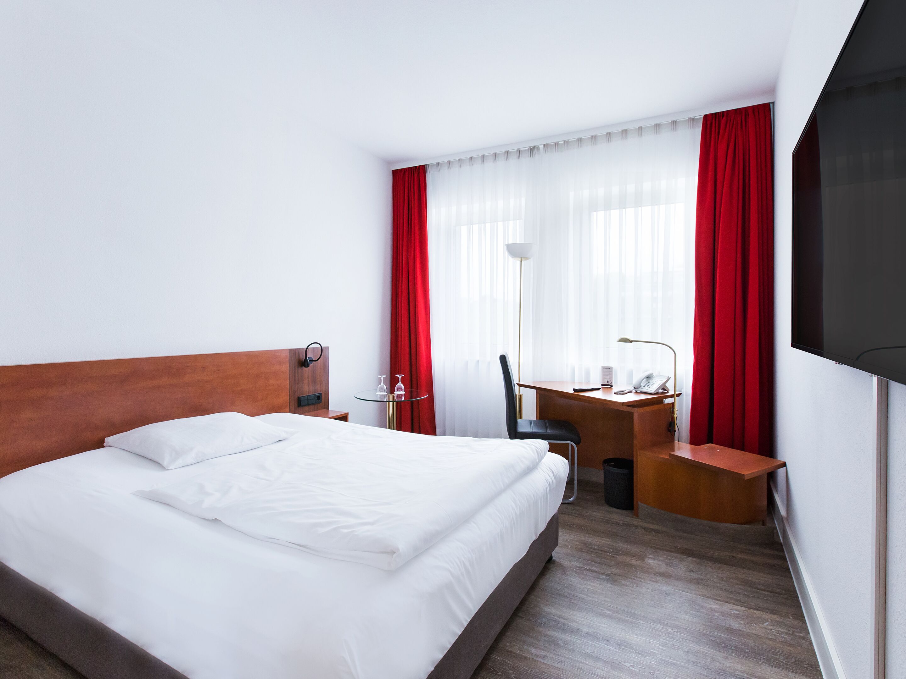 standard double or twin room | free minibar items, in-room safe, desk, blackout curtains