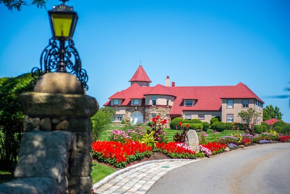 Property entrance - The Mansion at Ocean Edge (Brewster)