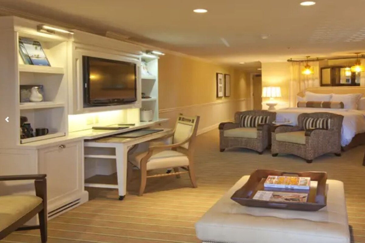 Habitación Prestigio, 1 cama King size y sofá cama | Ropa de cama de alta calidad y edredón 