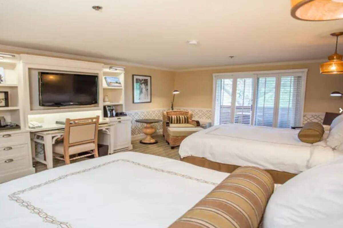 Premier Double Room, 2 Queen Beds | Premium bedding, down comforters, in-room safe, desk