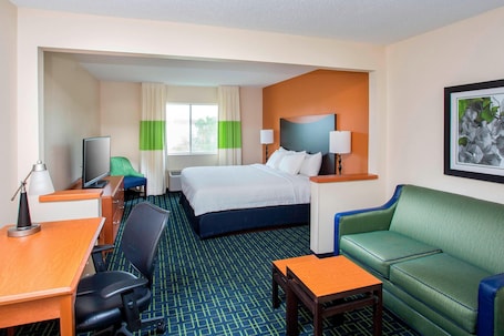 Cofres nos quartos, escrivaninha, ferros/tábuas de passar roupa. Fairfield Inn Middletown Monroe