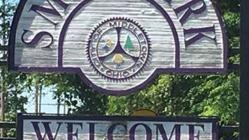 A welcome sign for Smith Park with a circular emblem in the center.