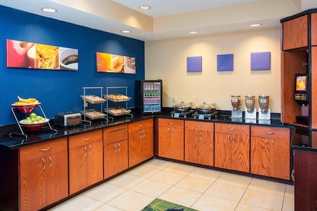 Free daily continental breakfast