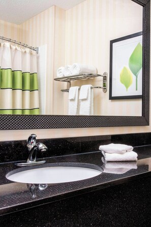 Separate tub and shower, eco-friendly toiletries, hair dryer, towels - Fairfield Inn Middletown Monroe (Middletown)