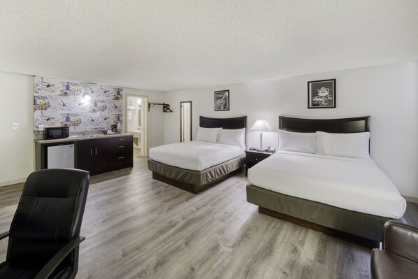 Basic Double Room | 1 bedroom, in-room safe, desk, iron/ironing board