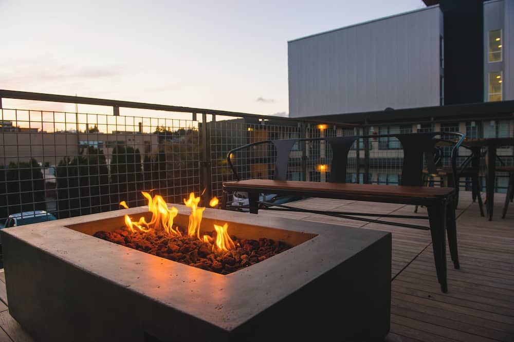 The Grove West Seattle Inn