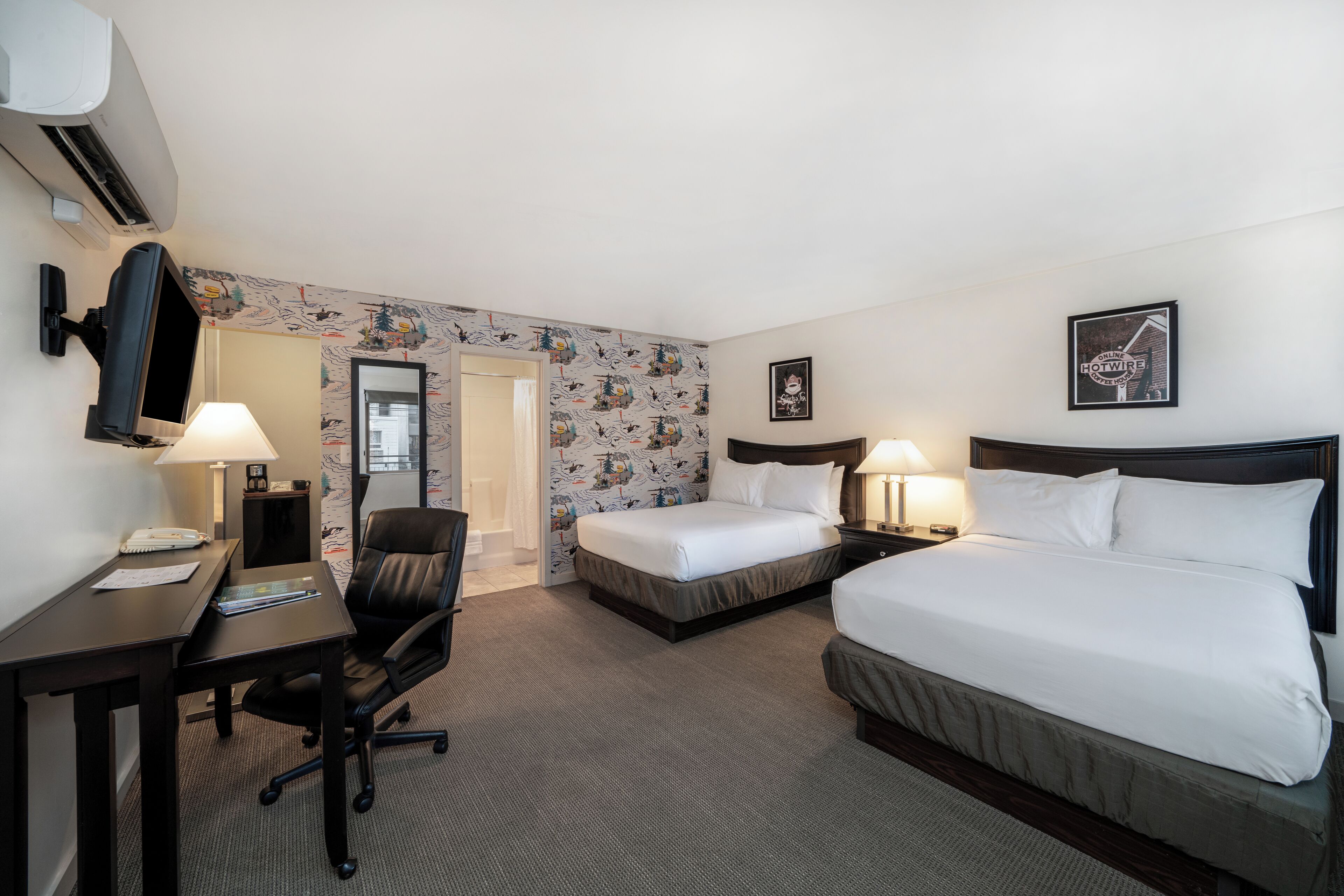 In-room safe, desk, iron/ironing board, cribs/infant beds