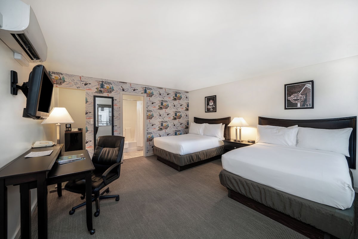 In-room safe, desk, iron/ironing board, cribs/infant beds