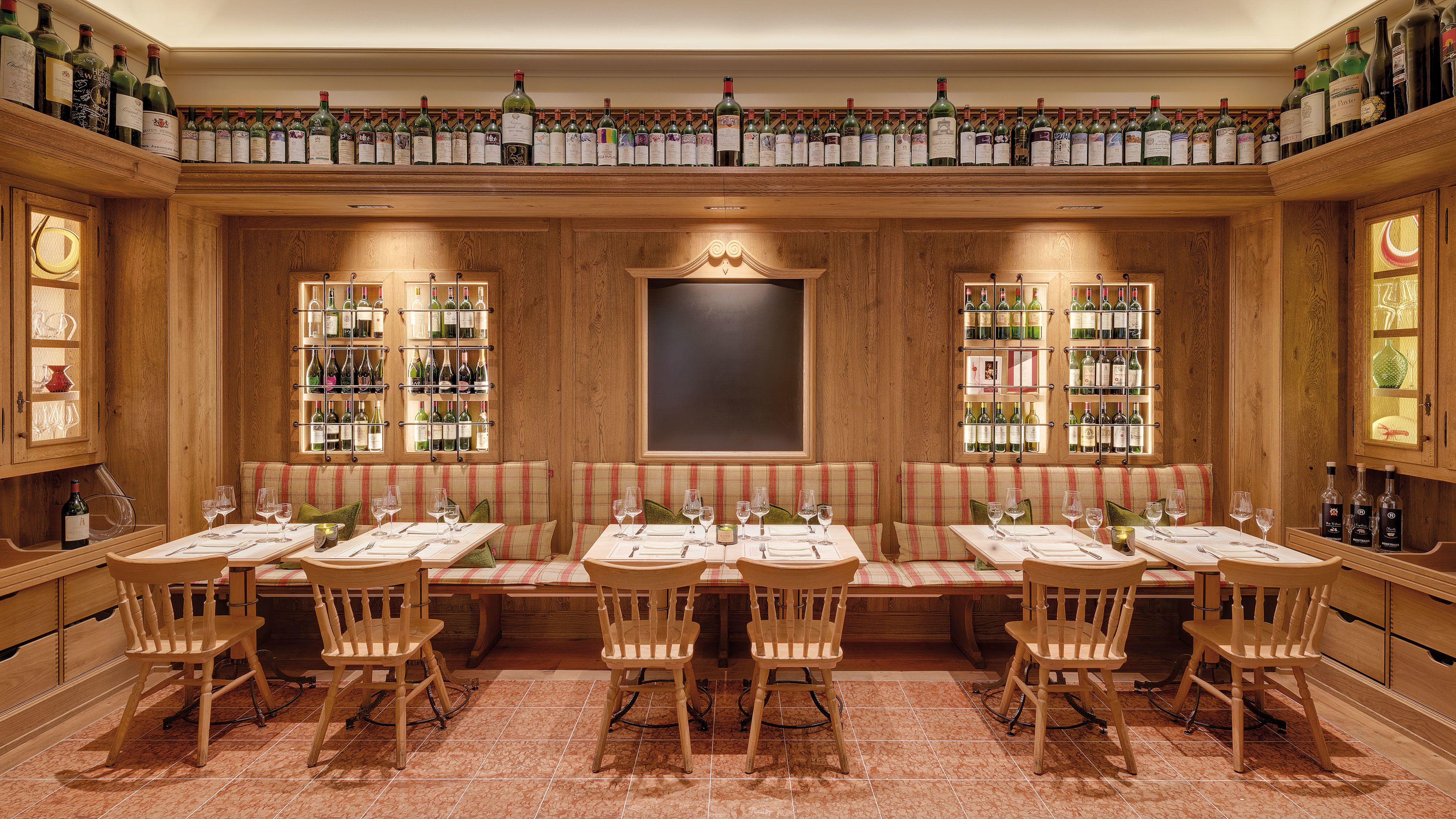 lunch and dinner served