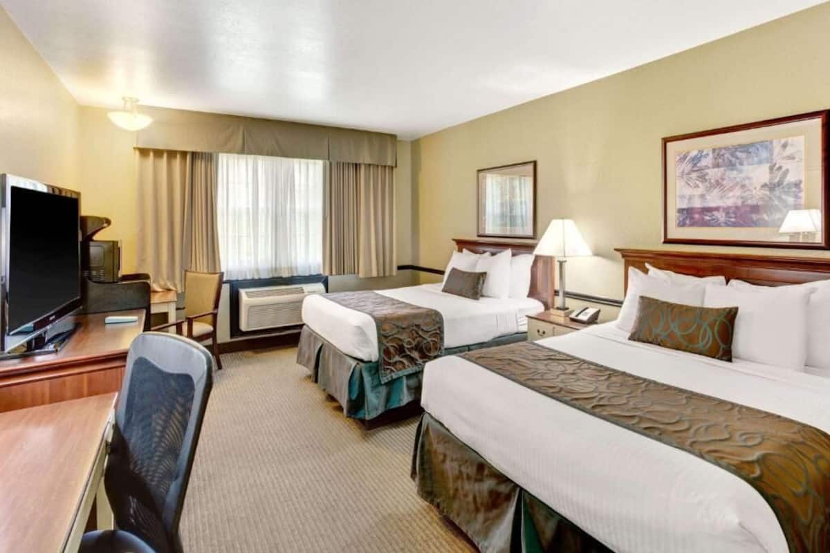 Desk, iron/ironing board, WiFi (free), alarm clocks