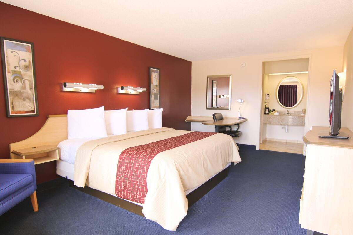 Desk, iron/ironing board (on request), free WiFi, bed sheets