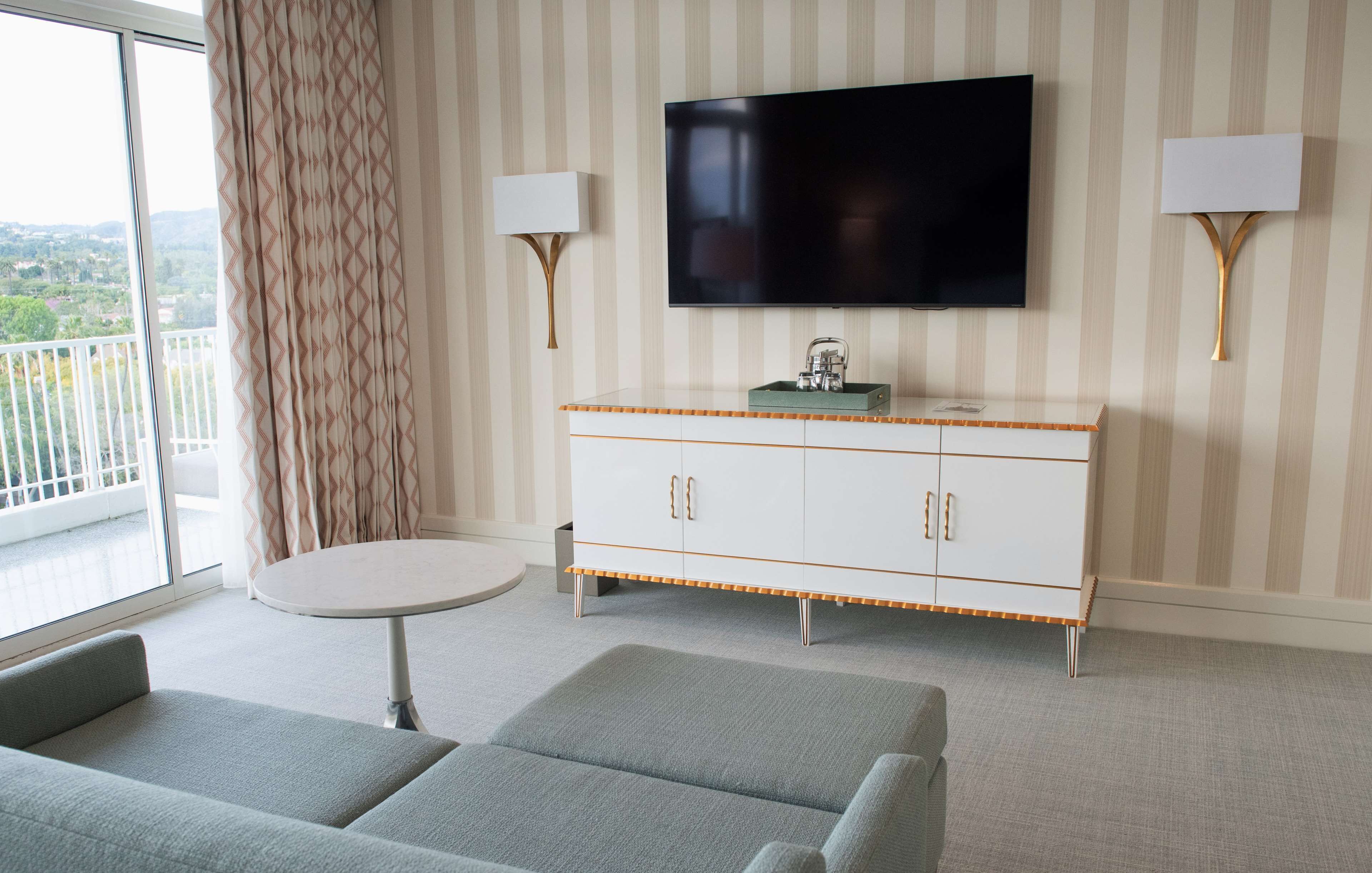Presidential Suite | Living area | 55-inch LCD TV with cable channels, Smart TV, pay movies
