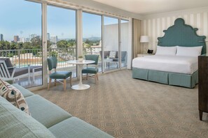 1 King Bed Studio Suite with Terrace | Premium bedding, pillowtop beds, minibar, in-room safe