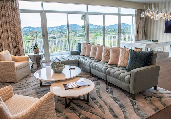 Presidential Suite | Living area | 55-inch LCD TV with cable channels, Smart TV, iPod dock