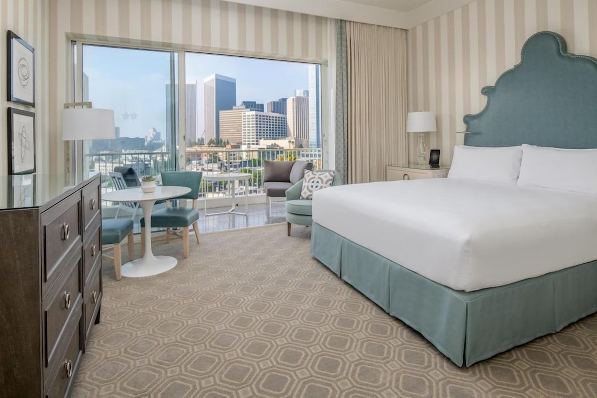 Premium bedding, pillowtop beds, minibar, in-room safe