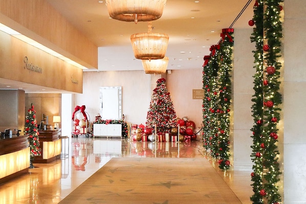 Lobby - The Beverly Hilton (Beverly Hills)