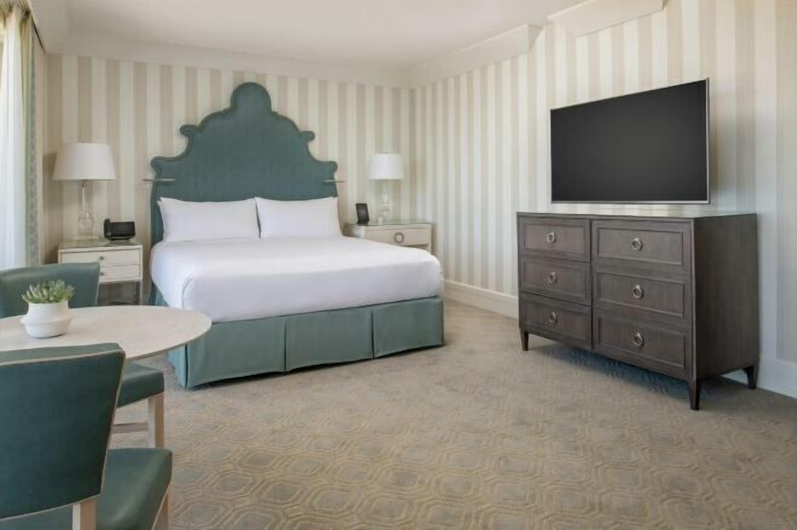 Premium bedding, pillowtop beds, minibar, in-room safe