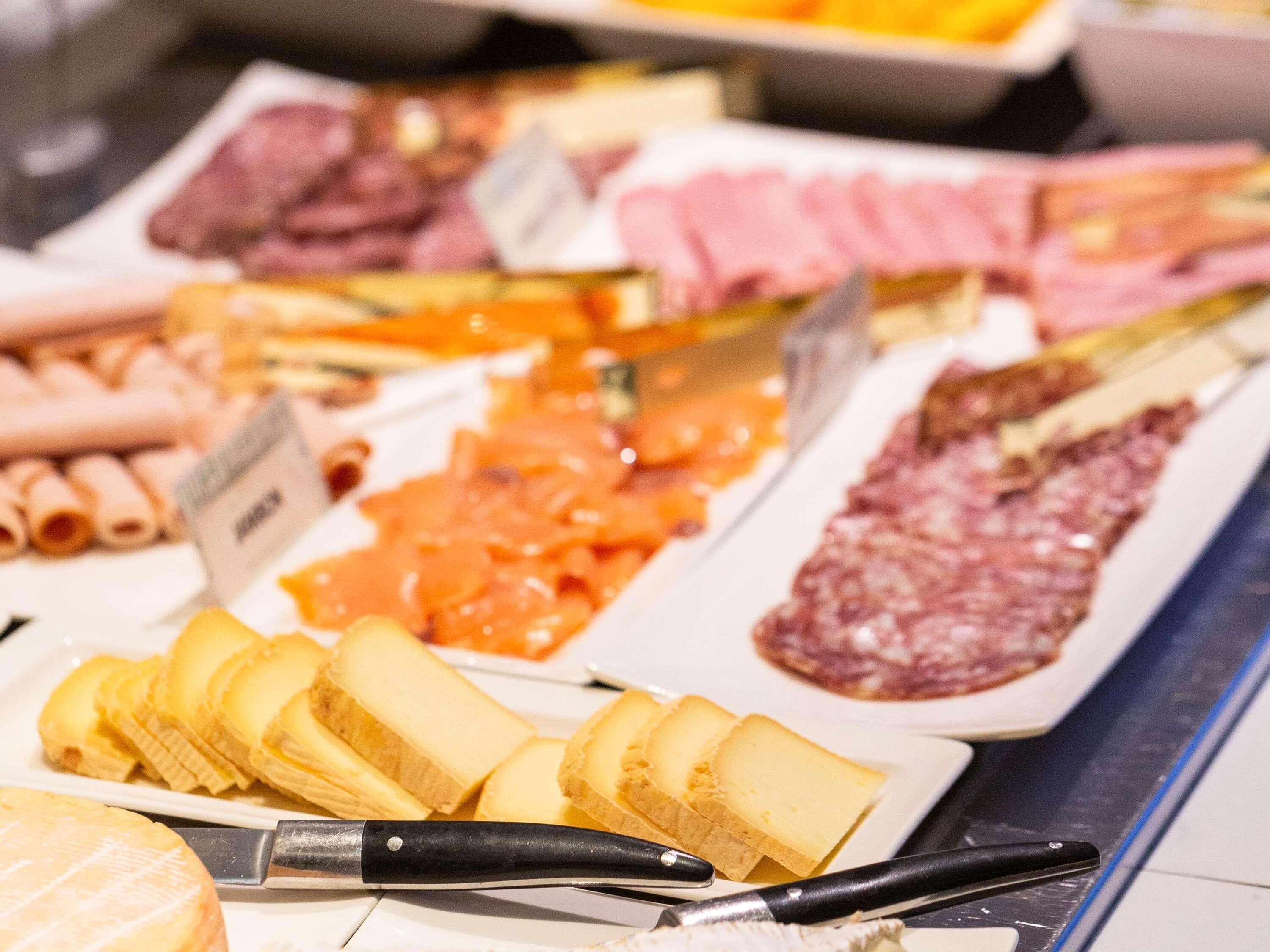 Desayuno buffet (con cargo) los fines de semana