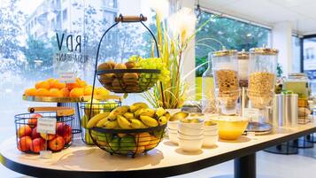 Frühstücksbuffet am Wochenende (20.50 EUR pro Person)
