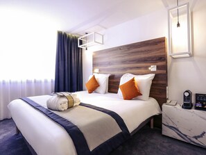 Privilege, Camera, 1 letto matrimoniale | Materassi Select Comfort, una cassaforte in camera, una scrivania