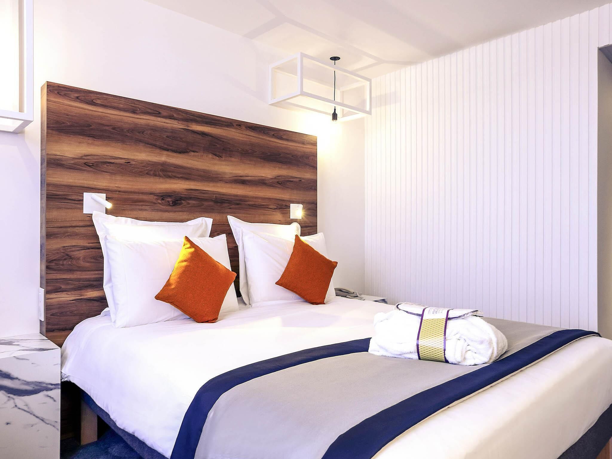 Privilege, Room, 1 Double Bed | Select Comfort beds, in-room safe, desk, soundproofing