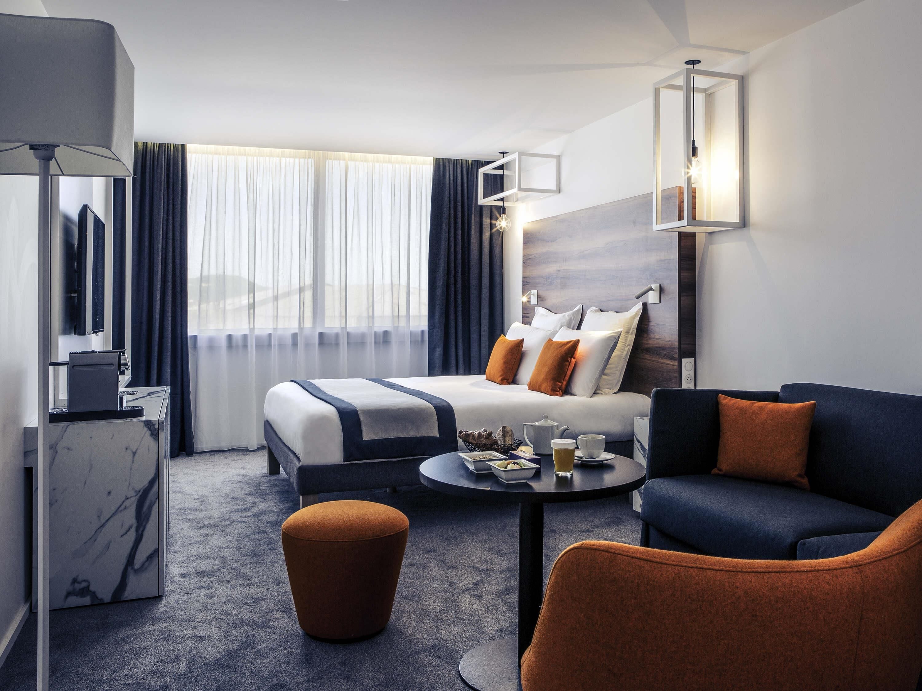 セレクト コンフォート製ベッド、セーフティボックス (室内)、デスク、防音設備