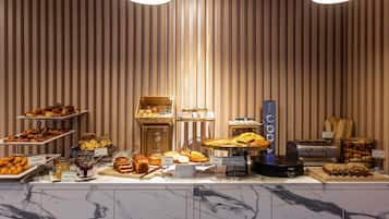 Frukostbuffé på helger (EUR 20.50 per person)