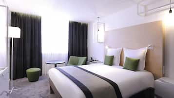 Classic Room, 1 Double Bed | Select Comfort beds, in-room safe, desk, soundproofing