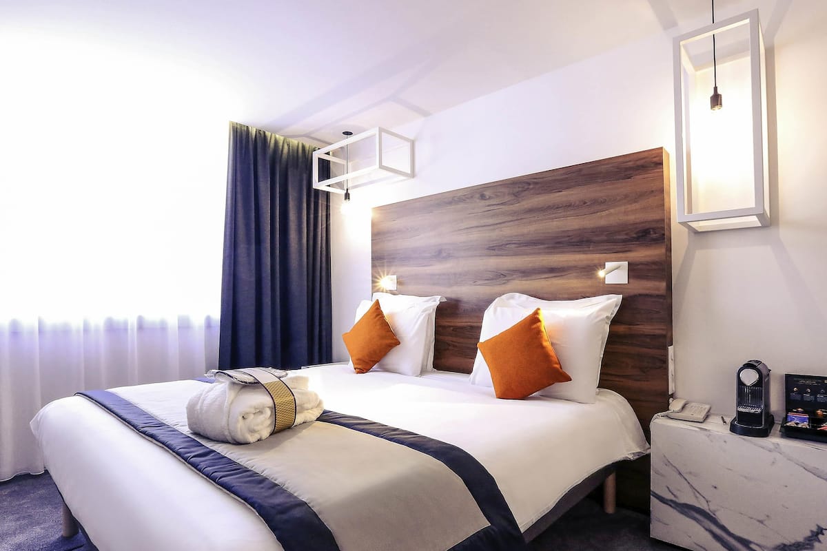 Privilege, Habitación, 1 cama matrimonial | Camas Select Comfort, caja de seguridad en la habitación y escritorio