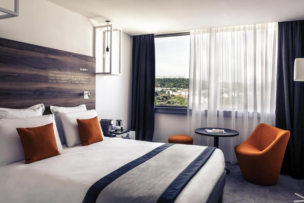 Privilege, Room, 1 Double Bed | Select Comfort beds, in-room safe, desk, soundproofing