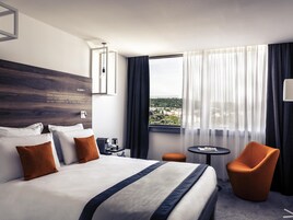 Privilege, 客房, 1 张双人床 | Select Comfort 床、客房内保险箱、办公桌、隔音