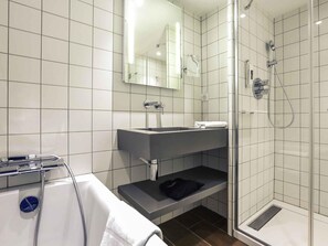 Select Comfort beds, in-room safe, desk, soundproofing - Mercure Nancy Centre Gare (Nancy)