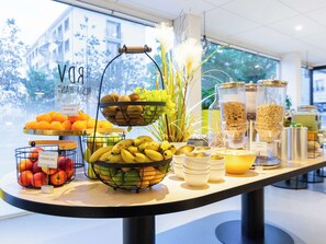 Buffet déjeuner (20.50 EUR par personne)