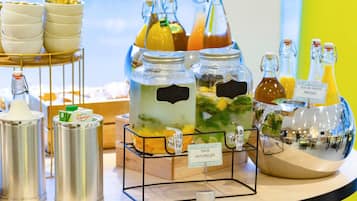 Buffet breakfast on weekends (EUR 20.50 per person)