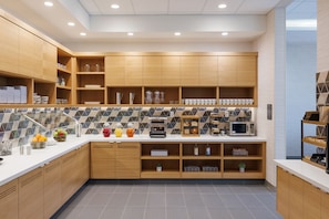 Café da manhã com buffet grátis todos os dias