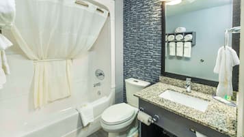 Combined shower/bathtub, free toiletries, hair dryer, towels