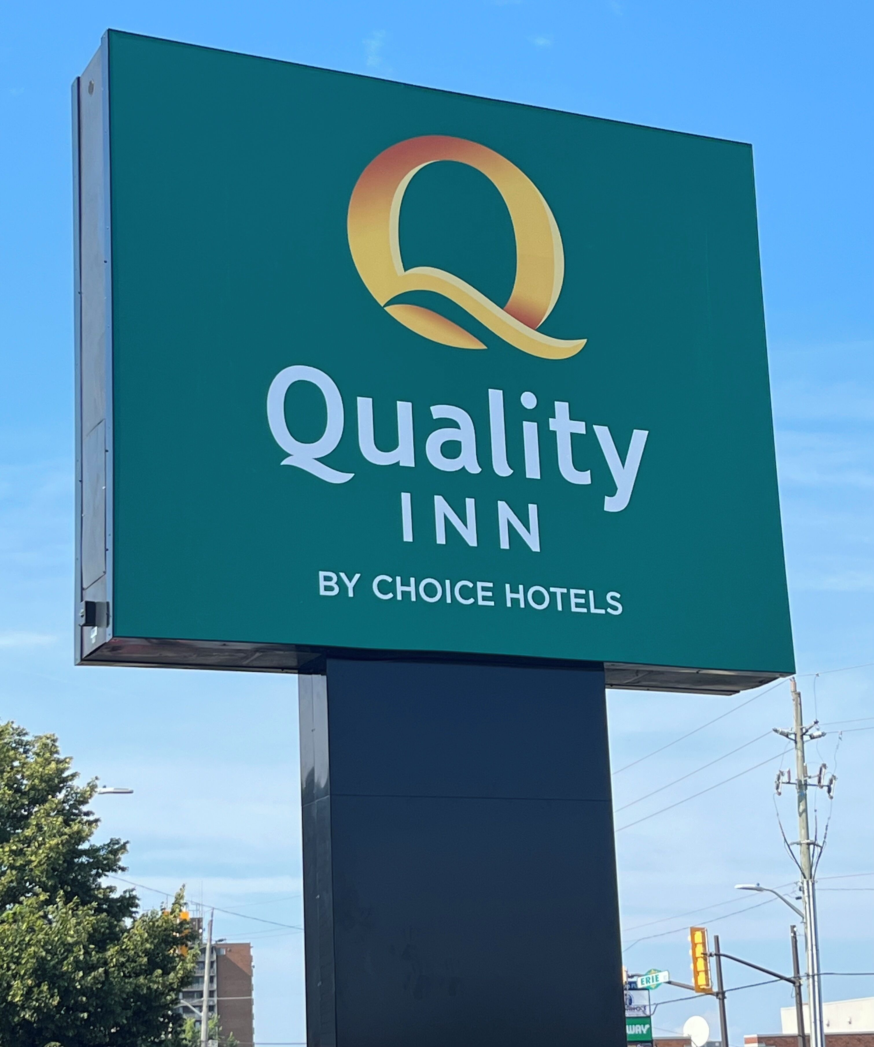 A large billboard for Quality Inn by Choice Hotels.
