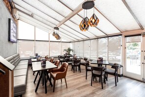 Breakfast and dinner served - Village Hotel Manchester Cheadle (Cheadle)