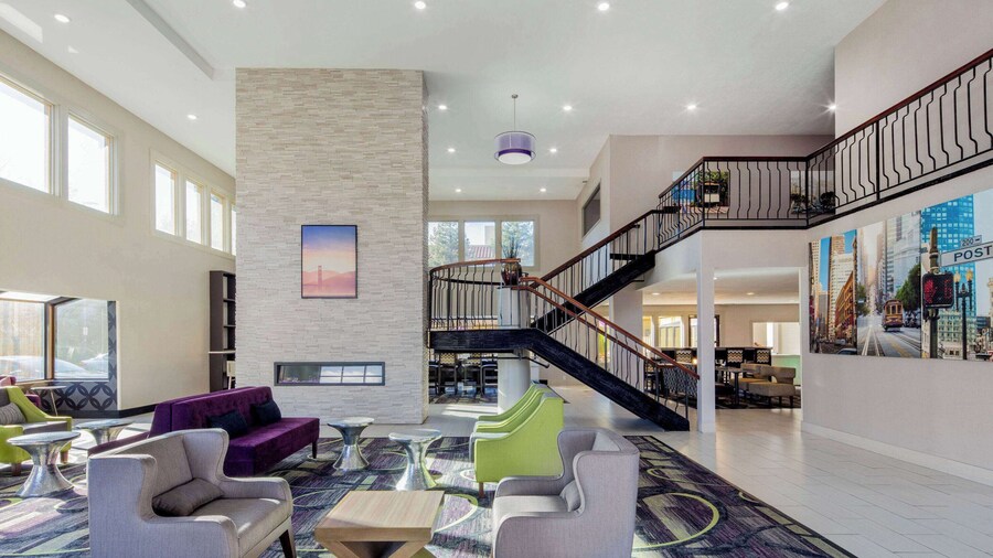 La Quinta Inn & Suites by Wyndham Oakland - Hayward