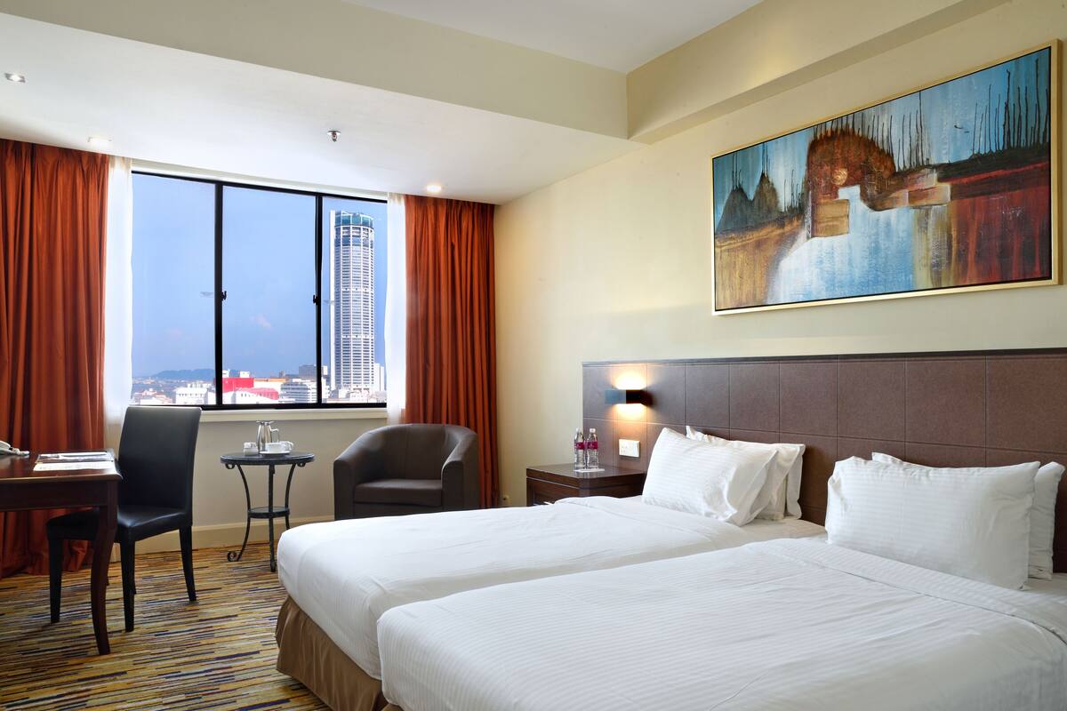 Superior Room | Minibar, in-room safe, desk, iron/ironing board