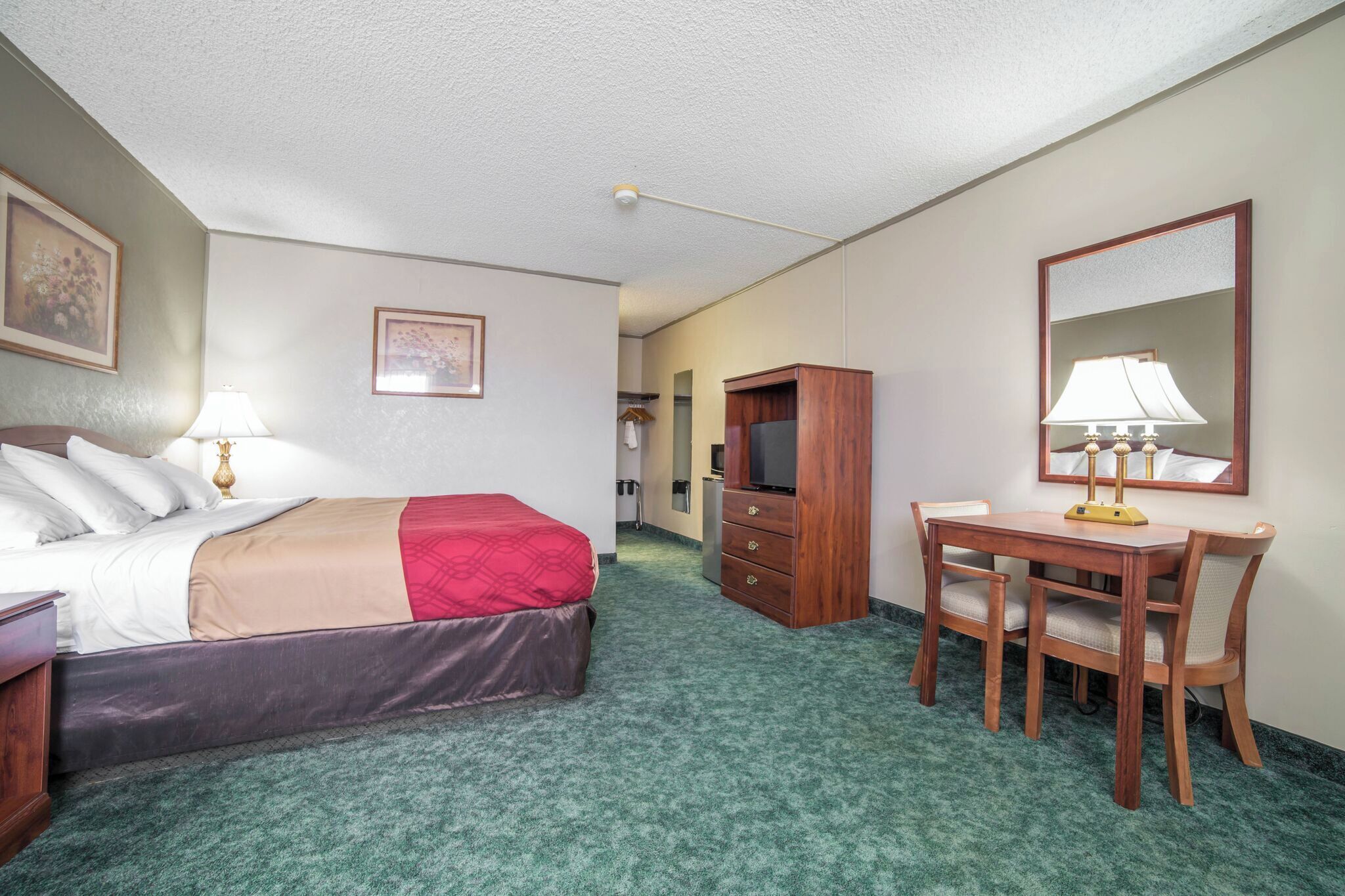 1 bedroom, down duvets, individually furnished, desk